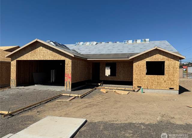 Property at 10 Salmon Dr, Wenatchee, WA 98801, 3 beds, 2 baths