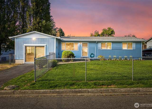 Property at 2104 S 253rd St, Des Moines, WA 98198, 3 beds, 1 bath