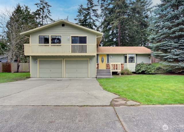 Property at 1562 SW Putnam Dr, Oak Harbor, WA 98277, 3 beds, 2.5 baths