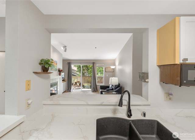 Property at 215 100th St SW Unit A305, Everett, WA 98204, 1 bed, 1 bath