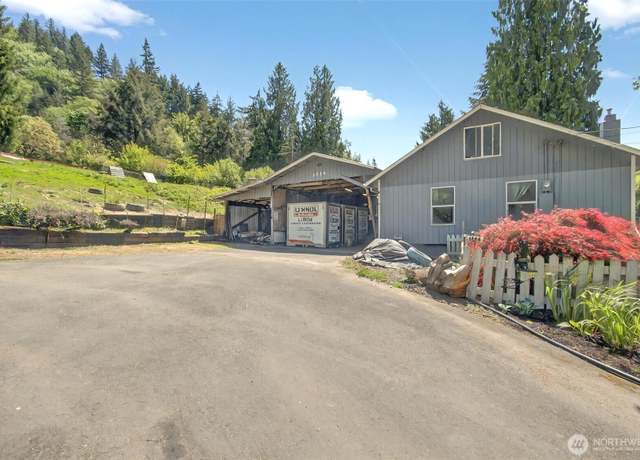 Property at 1224 Coal Creek Rd, Longview, WA 98632, 3 beds, 1.5 baths