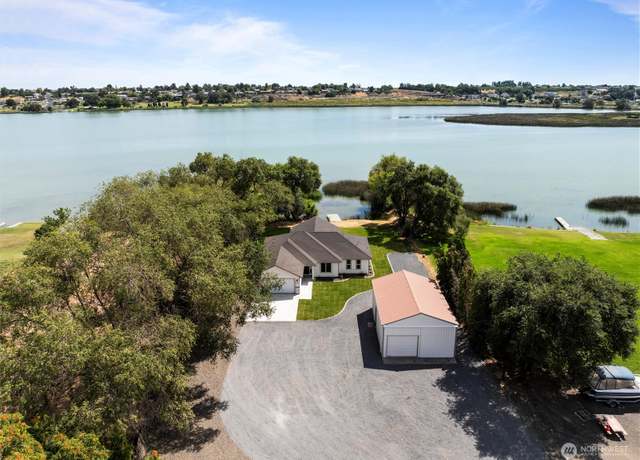 Property at 2011 W Lakeside Dr, Moses Lake, WA 98837, 4 beds, 2 baths