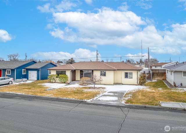 Property at 614 H St SW, Quincy, WA 98848, 3 beds, 2 baths