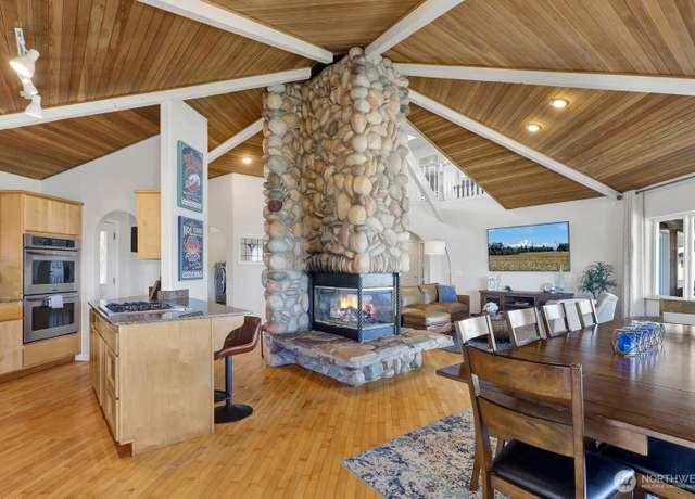 Property at 6926 Holeman Ave, Blaine, WA 98230, 4 beds, 3 baths