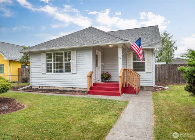 Property at 516 16th Ave, Longview, WA 98632, 4 beds, 2.5 baths