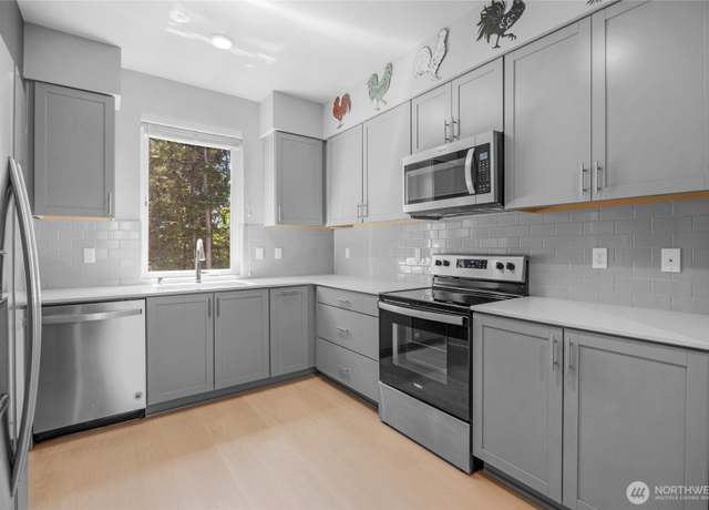 Property at 2007 101st Ave SE #3, Lake Stevens, WA 98258, 2 beds, 2.5 baths