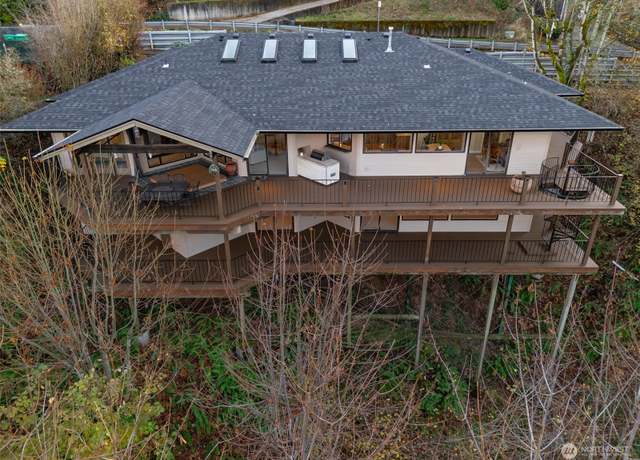Property at 235 SW 14th St, Gresham, OR 97080, 4 beds, 4 baths