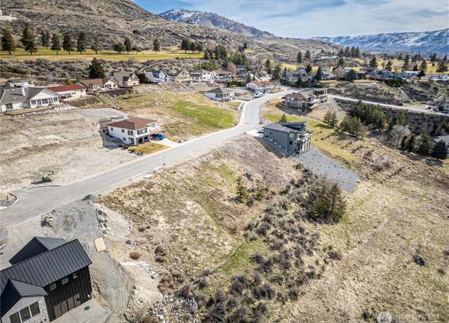 Property at 124 Hillcrest Pl, Chelan, WA 98816