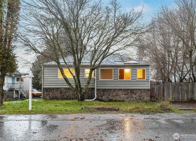 Property at 310 SW 102nd St, Seattle, WA 98146, 4 beds, 1 bath