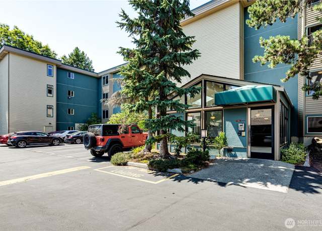 Property at 2210 NE 92nd St #403, Seattle, WA 98115, 2 beds, 1 bath
