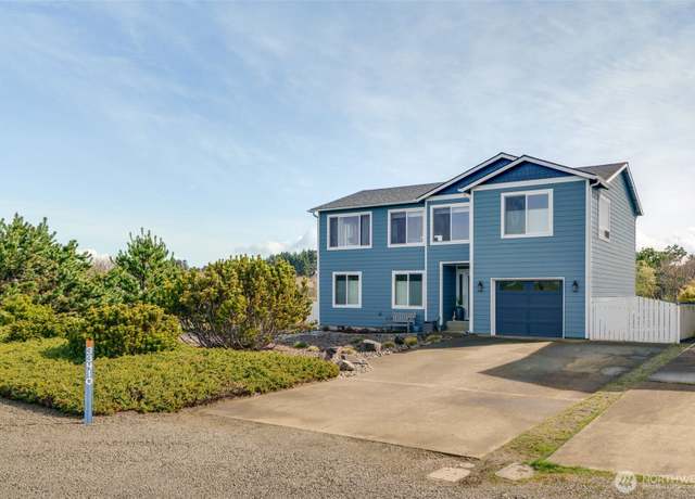 Property at 33410 G St, Ocean Park, WA 98640, 3 beds, 2.5 baths