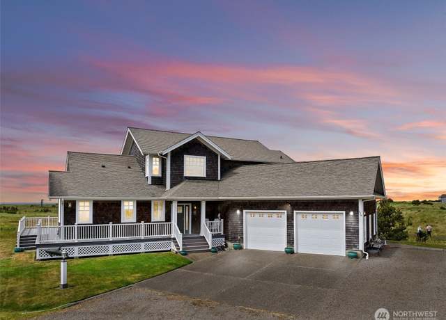 Property at 234 26th St NW, Long Beach, WA 98631, 3 beds, 2.5 baths