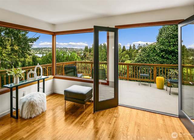 Property at 718 N 59TH St, Seattle, WA 98103, 4 beds, 3.5 baths