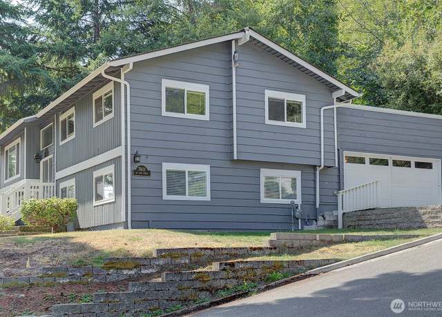 Property at 7611 SE 34th St, Mercer Island, WA 98040, 4 beds, 3 baths
