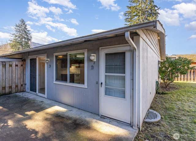 Property at 300 SE Andrews St, Issaquah, WA 98027, 4 beds, 2 baths