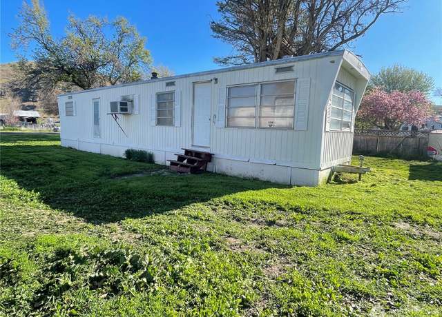 Property at 101 5th St, Starbuck, WA 99359, 3 beds, 2 baths