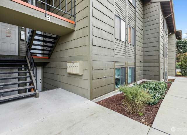 Property at 270 SE Barrington Dr Unit B203, Oak Harbor, WA 98277, 2 beds, 1 bath