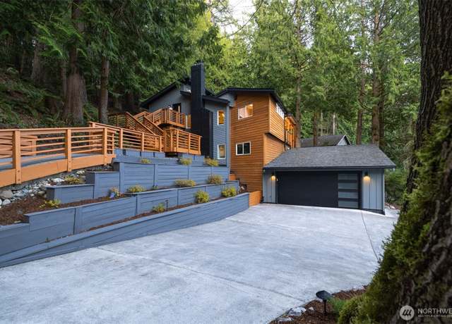 Property at 13 Westbrook Ct, Bellingham, WA 98229, 4 beds, 3.5 baths