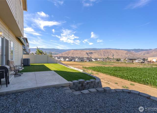 Property at 2243 S Mystical Loop, East Wenatchee, WA 98802, 3 beds, 2.5 baths