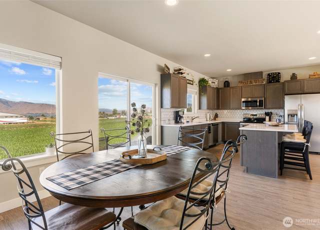 Property at 2243 S Mystical Loop, East Wenatchee, WA 98802, 3 beds, 2.5 baths