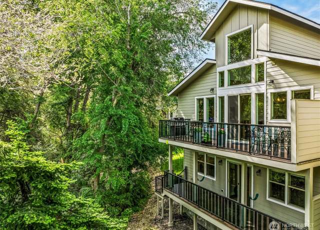 Property at 411 19th St NE #9, East Wenatchee, WA 98802, 4 beds, 3.5 baths