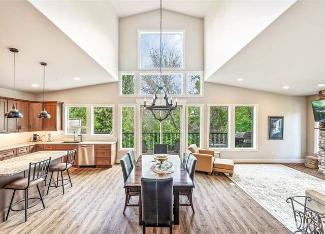 Property at 411 19th St NE #9, East Wenatchee, WA 98802, 4 beds, 3.5 baths