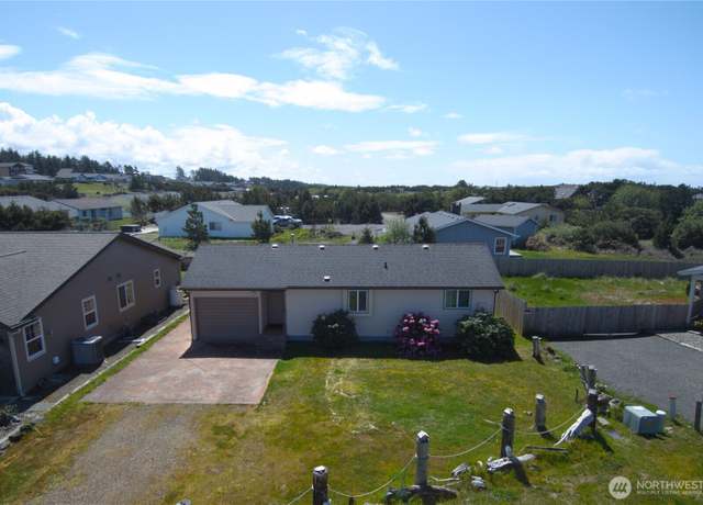Property at 806 324th Pl, Ocean Park, WA 98640, 2 beds, 1 bath