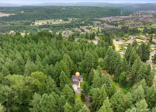 Property at 14009 134th Ave E, Puyallup, WA 98374, 3 beds, 4 baths