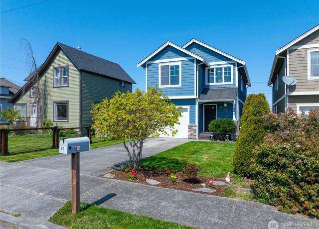 Property at 806 25th St, Anacortes, WA 98221, 3 beds, 2.5 baths