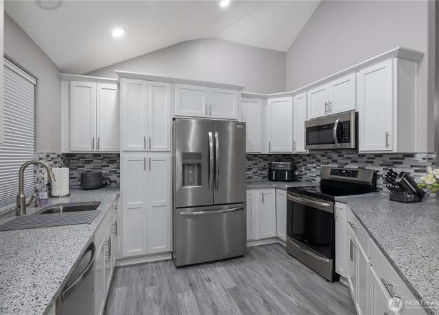 Property at 5036 Chambers Creek Loop, Olympia, WA 98501, 3 beds, 2.5 baths