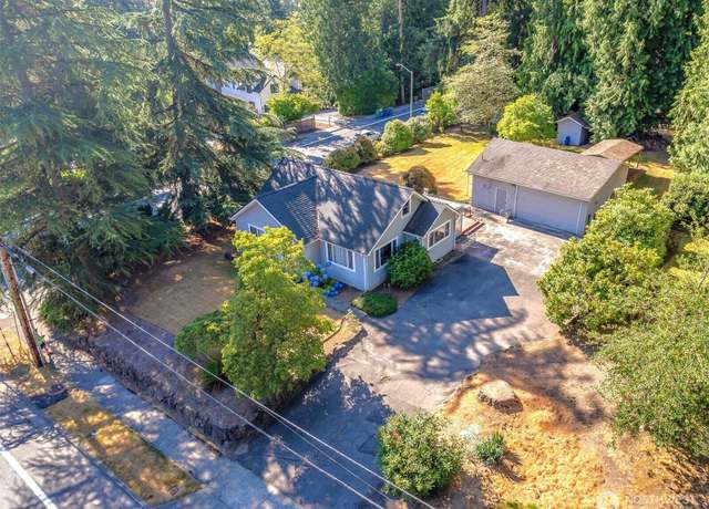 Property at 13853 NE 80th St, Redmond, WA 98052, 2 beds, 1.5 baths