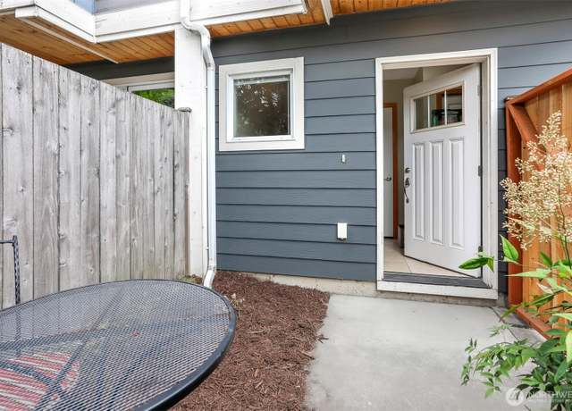 Property at 516 B N 46th St, Seattle, WA 98103, 2 beds, 2 baths
