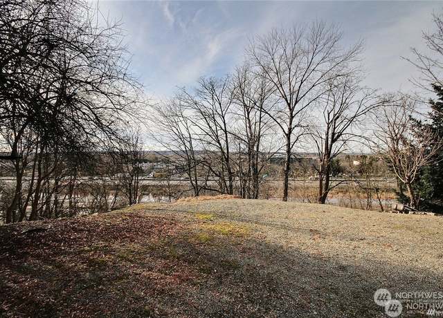 Property at 17 Lake Ave S, Renton, WA 98055