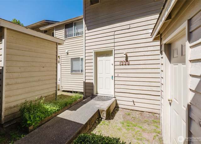Property at 1338 NE Jasmine Ln, Bremerton, WA 98311, 2 beds, 1.5 baths
