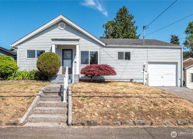Property at 904 N 7th Ave, Kelso, WA 98626, 3 beds, 2 baths