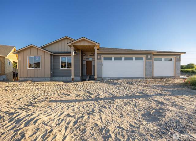 Property at 1040 S Florida Pl, Kennewick, WA 99338, 4 beds, 3 baths