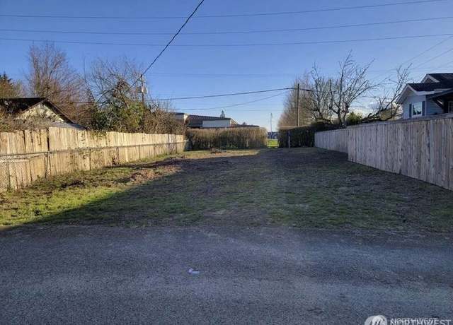 Property at 2212 10th St, Bremerton, WA 98312