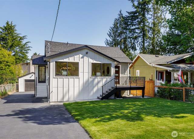 Property at 1042 NE 100th St, Seattle, WA 98125, 4 beds, 2.5 baths