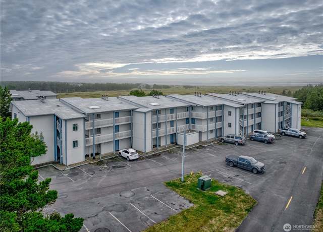 Property at 210 26th St Unit 406A, Long Beach, WA 98631, 1 bed, 1 bath