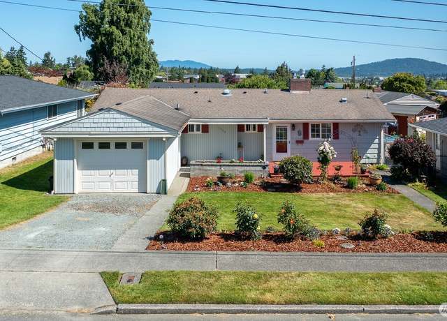 Property at 1308 28th St, Anacortes, WA 98221, 3 beds, 1.5 baths