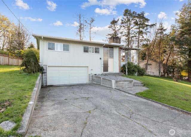 Property at 2104 E Ave, Anacortes, WA 98221, 3 beds, 2 baths