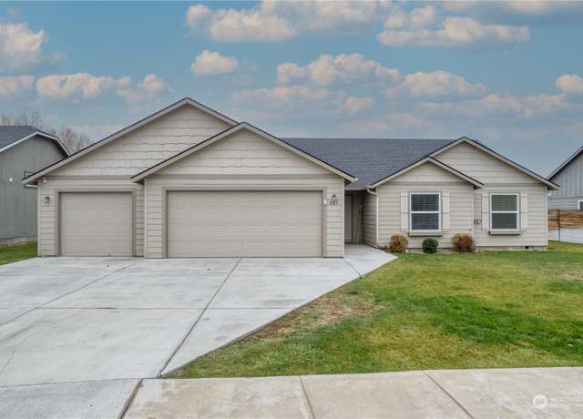 Property at 805 S Hamilton Rd, Moses Lake, WA 98837, 3 beds, 2 baths