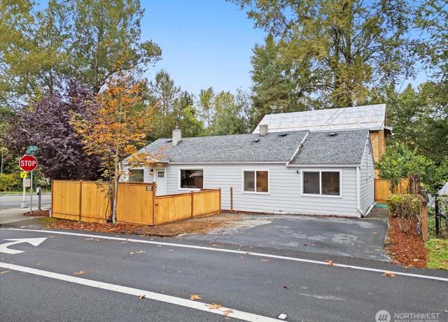 Property at 12404 NE 95th St, Kirkland, WA 98033, 3 beds, 2 baths