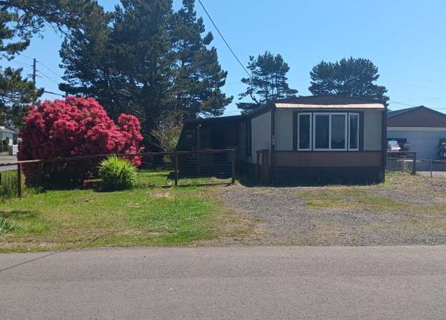 Property at 211 13th St, Long Beach, WA 98631, 2 beds, 1 bath