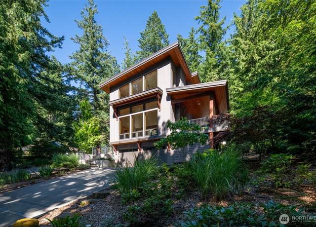 Property at 1515 38th St, Bellingham, WA 98229, 3 beds, 3 baths