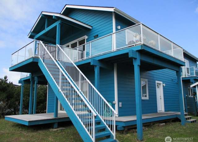 Property at 940 S Sand Dune Ave, Ocean Shores, WA 98569, 3 beds, 3.5 baths