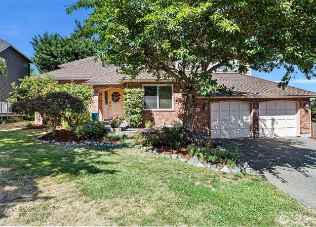 Property at 4810 SW 330th Ct, Federal Way, WA 98023, 4 beds, 2.5 baths