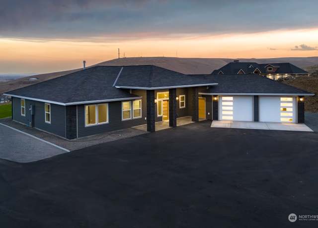 Property at 532 Jadehurst Dr, Ephrata, WA 98823, 4 beds, 2.5 baths