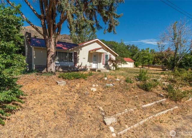 Property at 750 4th St, Chelan, WA 98817, 2 beds, 1 bath