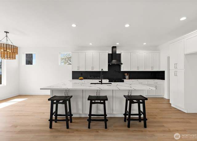 Property at 1322 114th St S, Tacoma, WA 98444, 3 beds, 2.5 baths